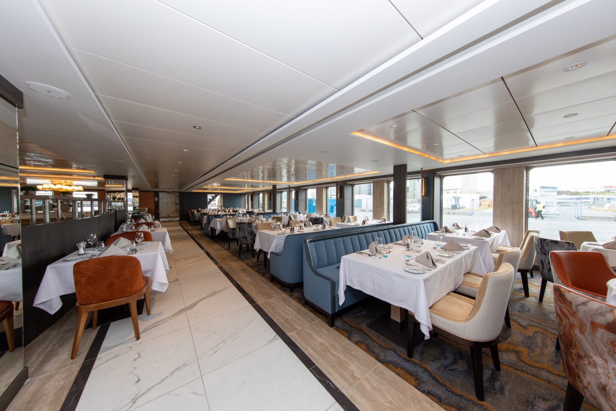 World Explorer - Restaurant
